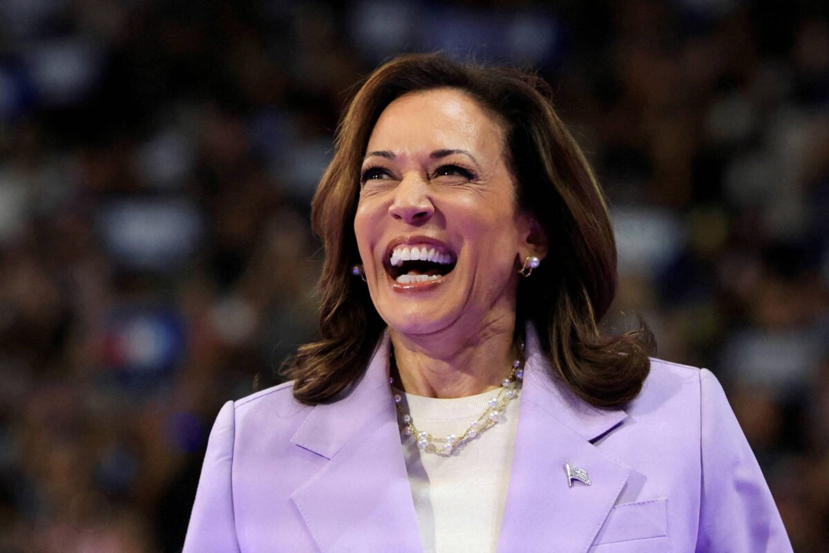 Como Kamala ultrapassou Trump nas pesquisas em um mês -
