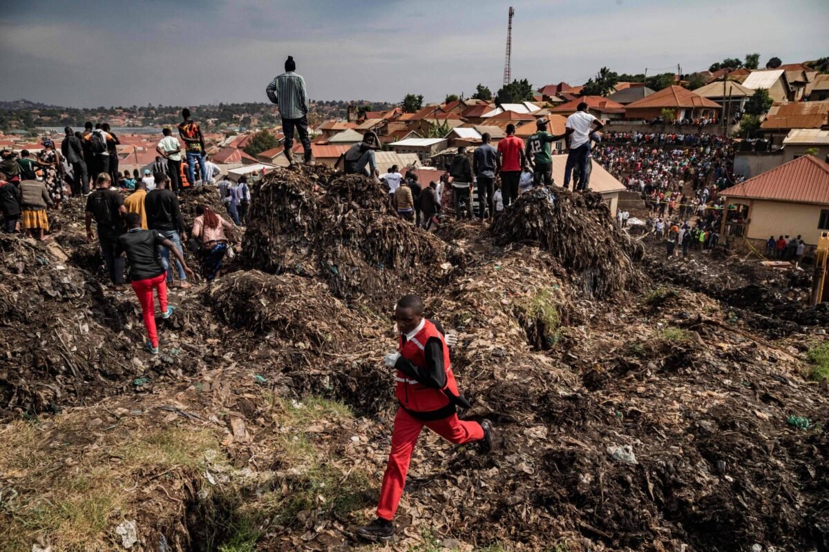 Deslizamento em aterro sanitário deixa 21 mortos em Uganda -