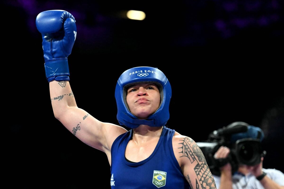 Dia olímpico: Bia Ferreira, do boxe, assegura o bronze -