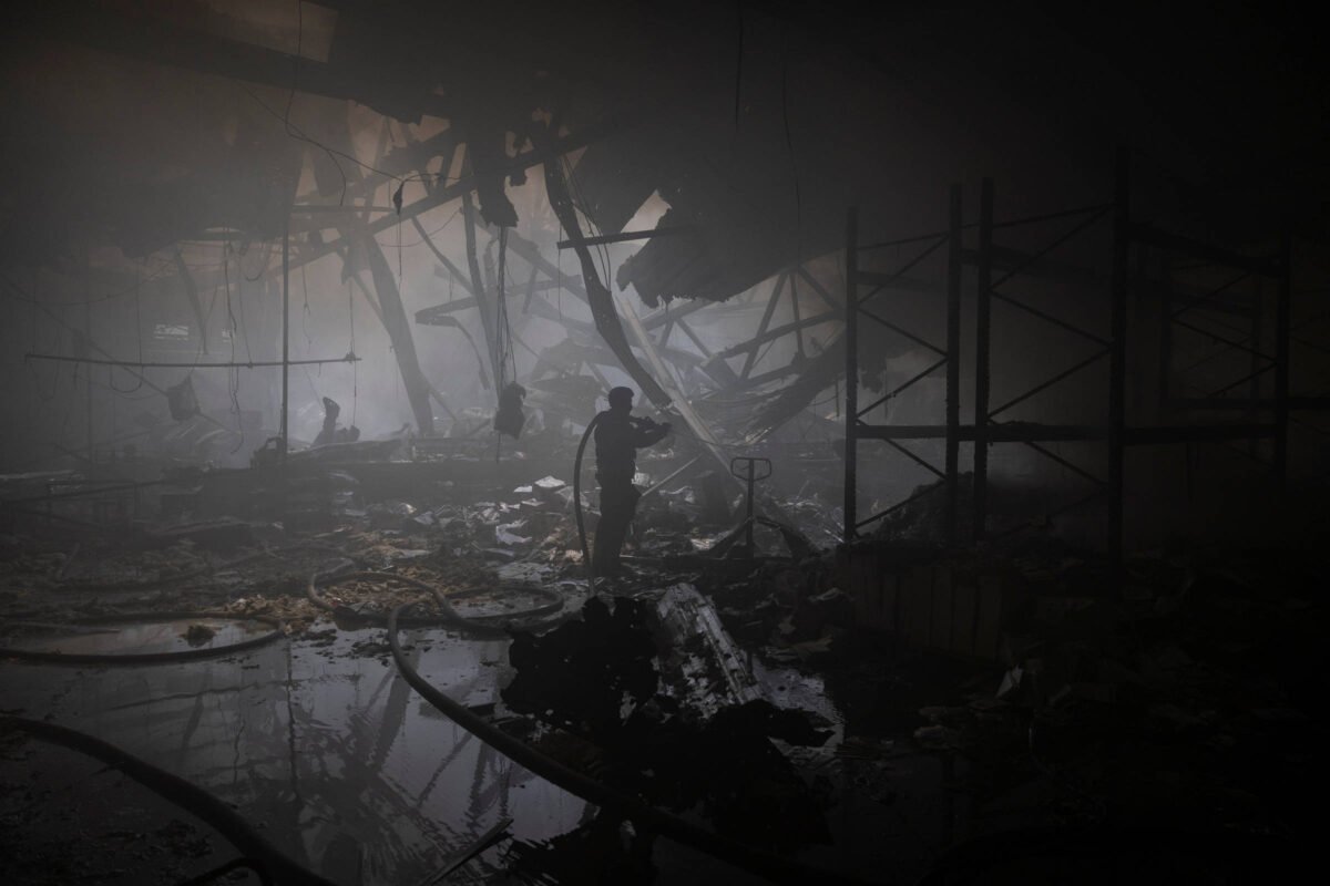 Funcionário da Reuters morre após bombardeio na Ucrânia - 25/08/2024