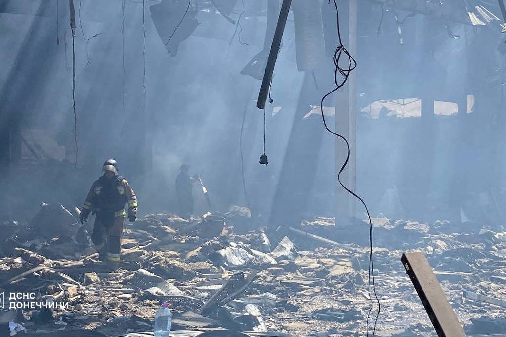 Guerra da Ucrânia: Ataque russo a supermercado mata 14 -