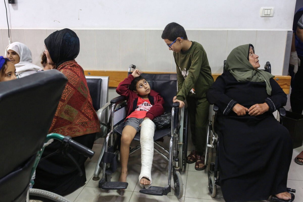 Guerra interrompe infância de palestinos na Faixa de Gaza -