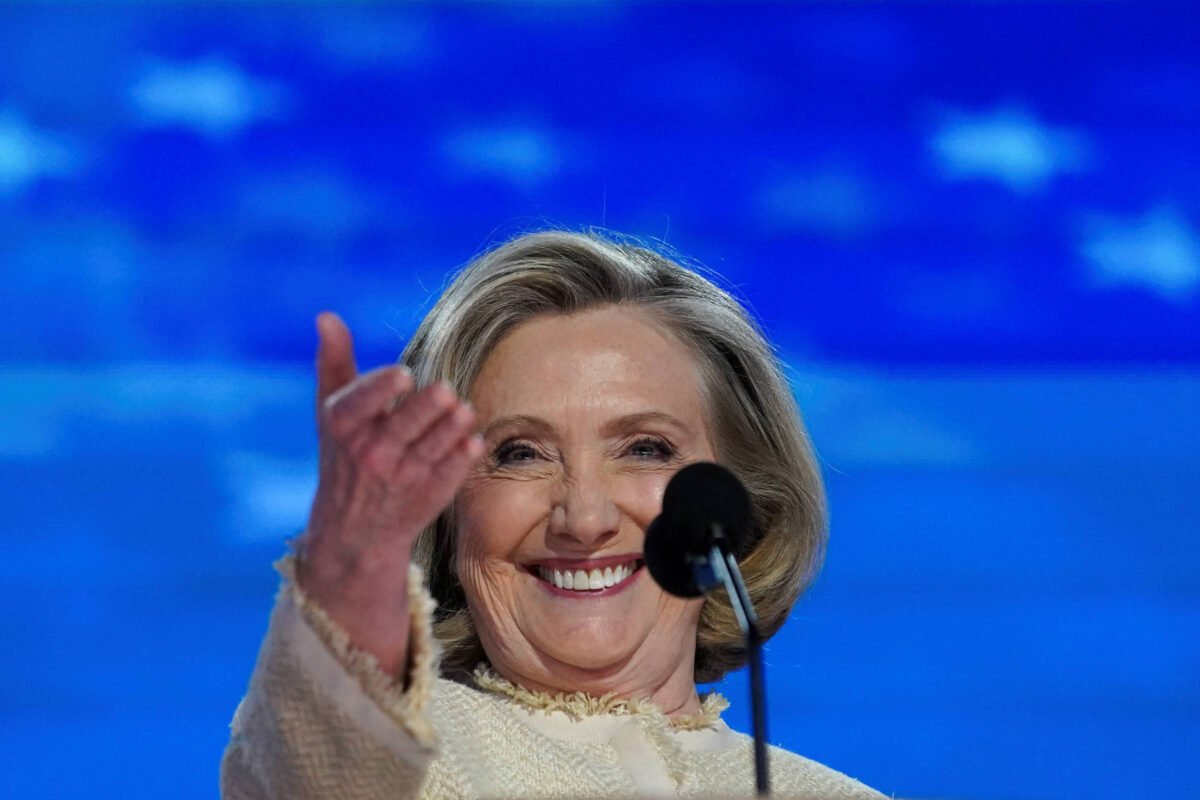 Hillary Clinton: Progresso é possível, mas não garantido - 19/08/2024