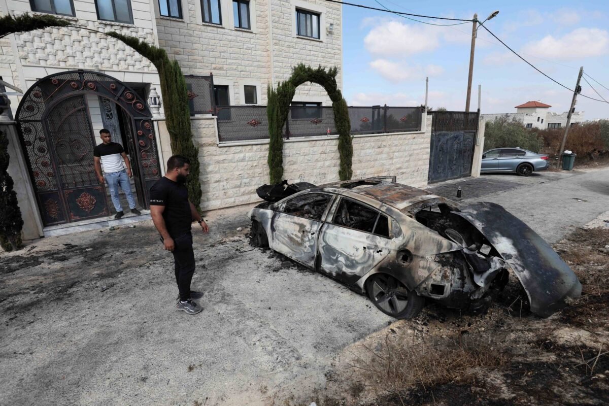 Israel-Hamas: Ataque aéreo a campo na Cisjordânia mata 3 -