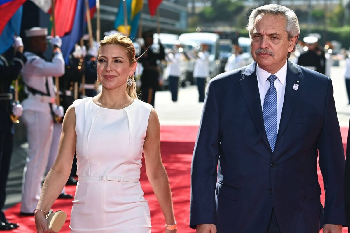 Justiça apreende celular de Fernández durante operação - 10/08/2024 -