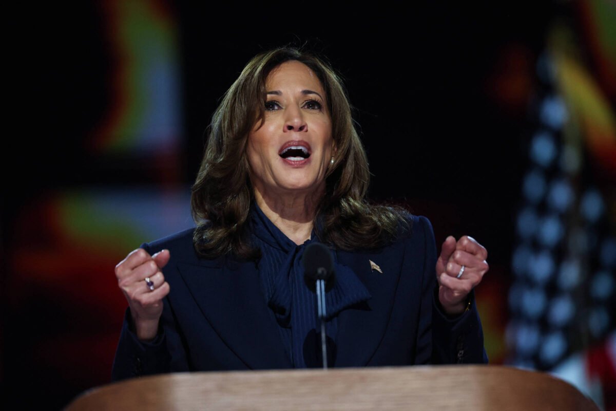 Kamala prega união e contrapõe sua biografia à de Trump