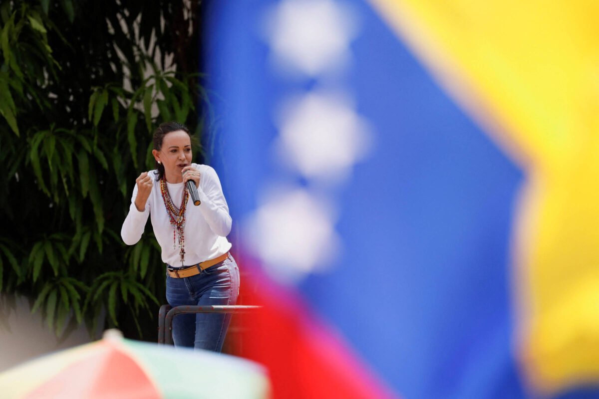 Líder opositora na Venezuela anuncia 'pausa operativa' em mensagem a