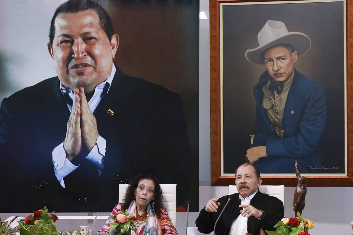 Lula é puxa-saco e tenta ser representante ianque na América