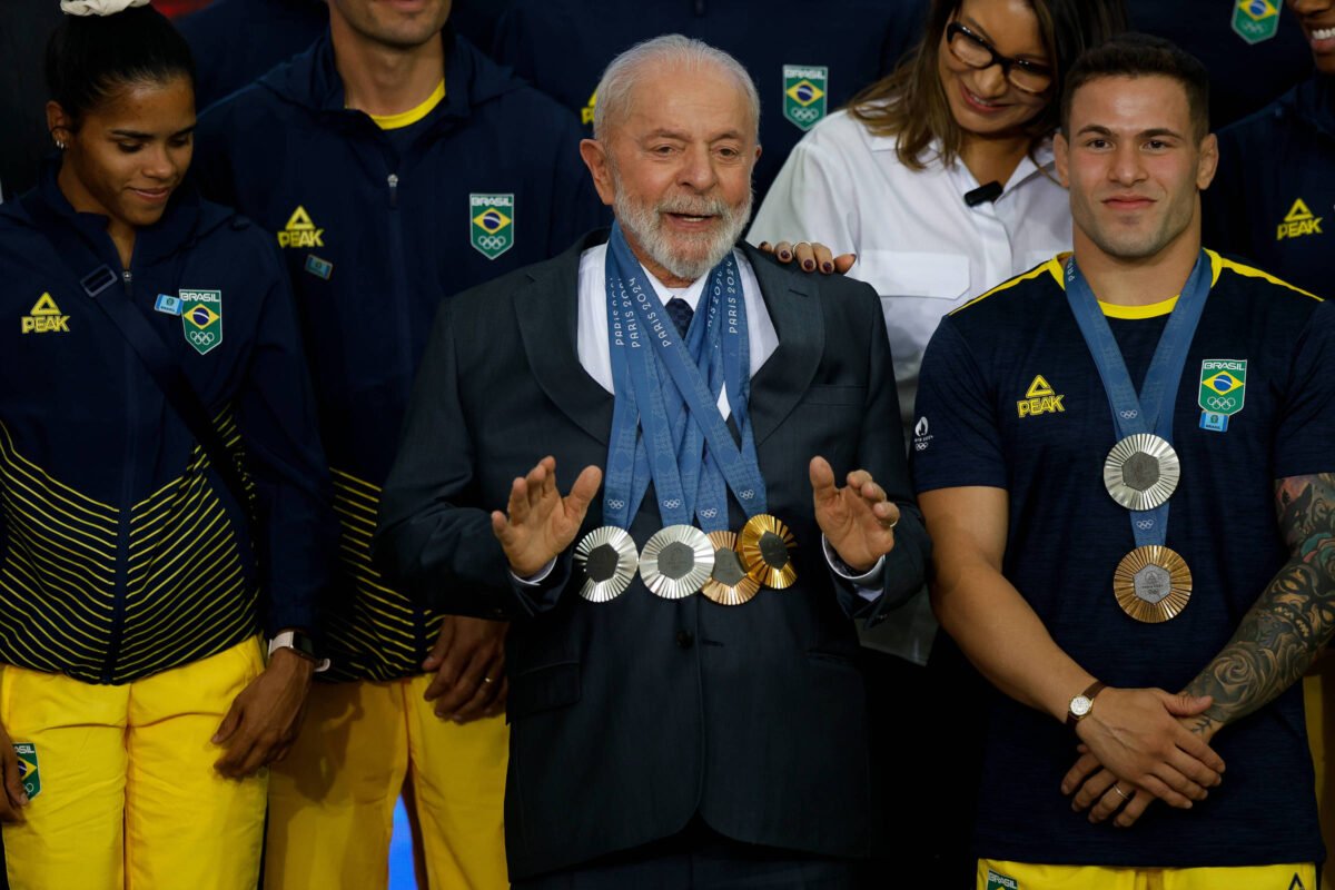 Lula sugere usar empresas públicas para apoiar esporte - 26/08/2024