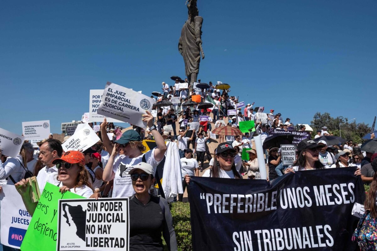 México discute reforma judicial em meio a greve de juízes