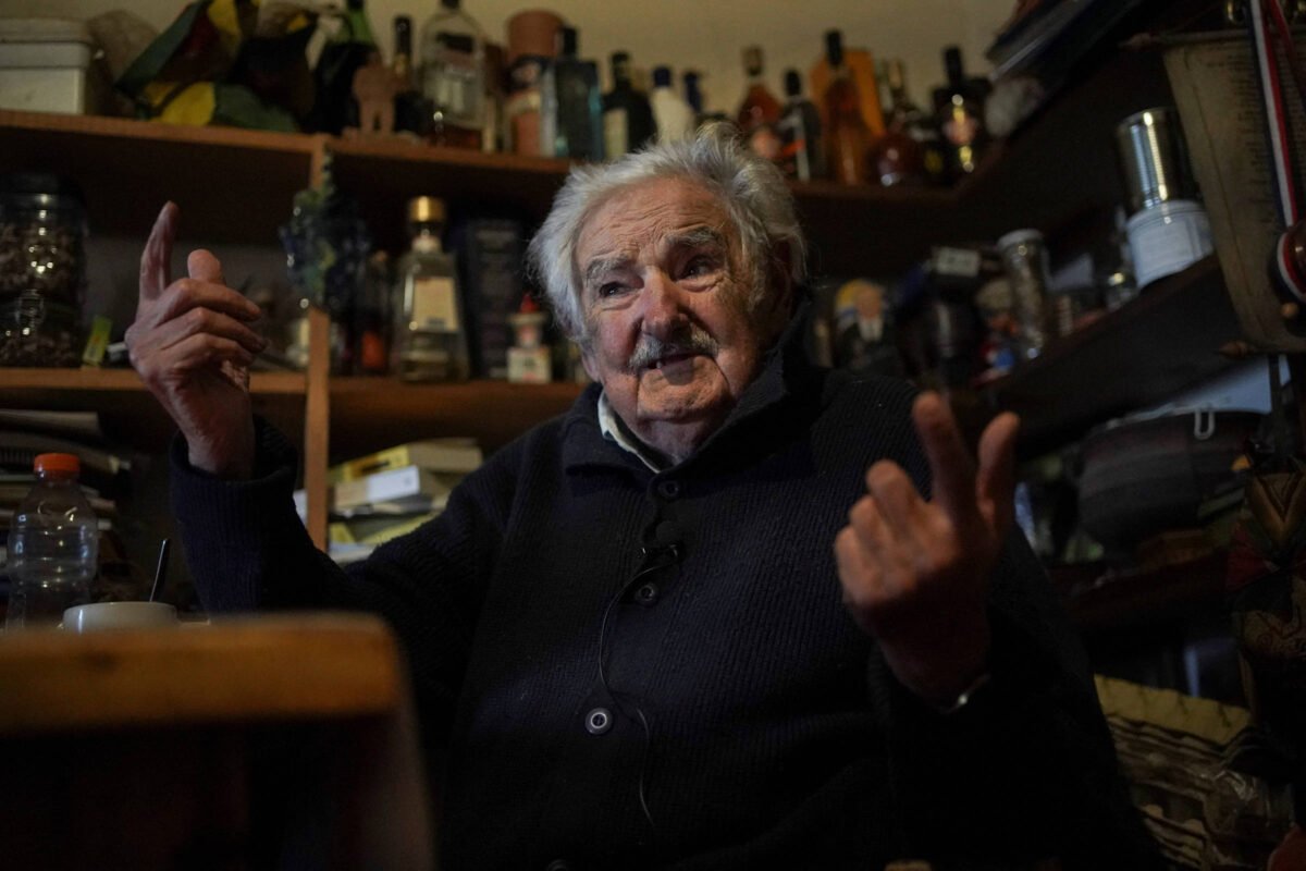 Mujica fala sobre rotina de tratamento contra o câncer -