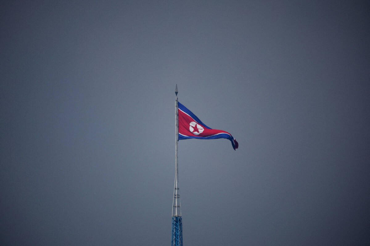 Norte-coreano deserta a pé para a Coreia do Sul -