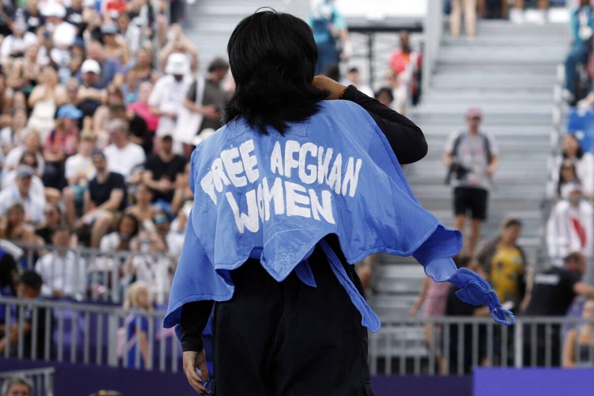 Olimpíada desqualifica B-girl afegã por mensagem política - 10/08/2024 -