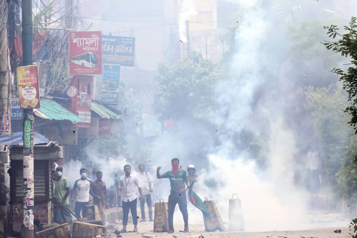 Protestos contra o governo em Bangladesh deixam 91 mortos -