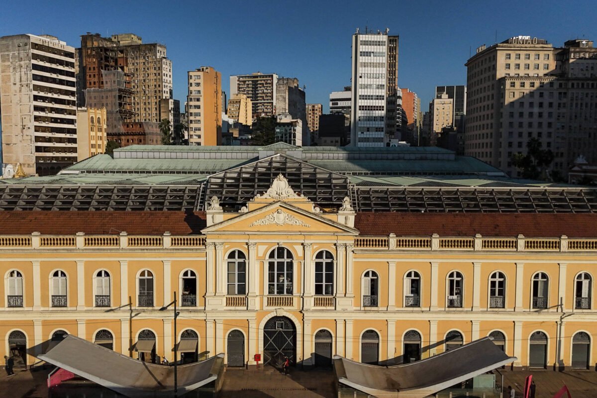Após inundações, Porto Alegre faz domingo sua esperada maratona -