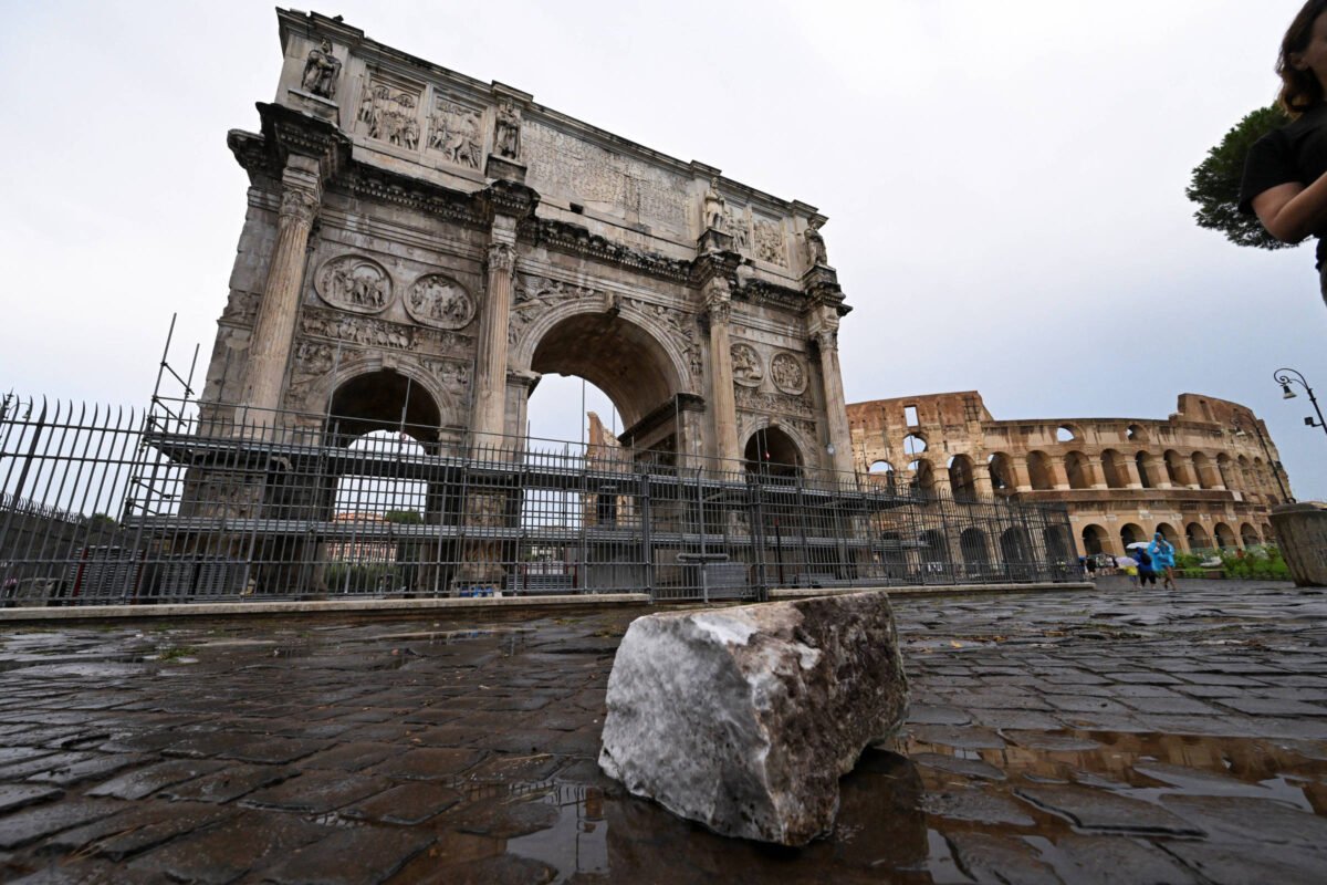 Arco de Constantino em Roma sofre danos após tempestade -
