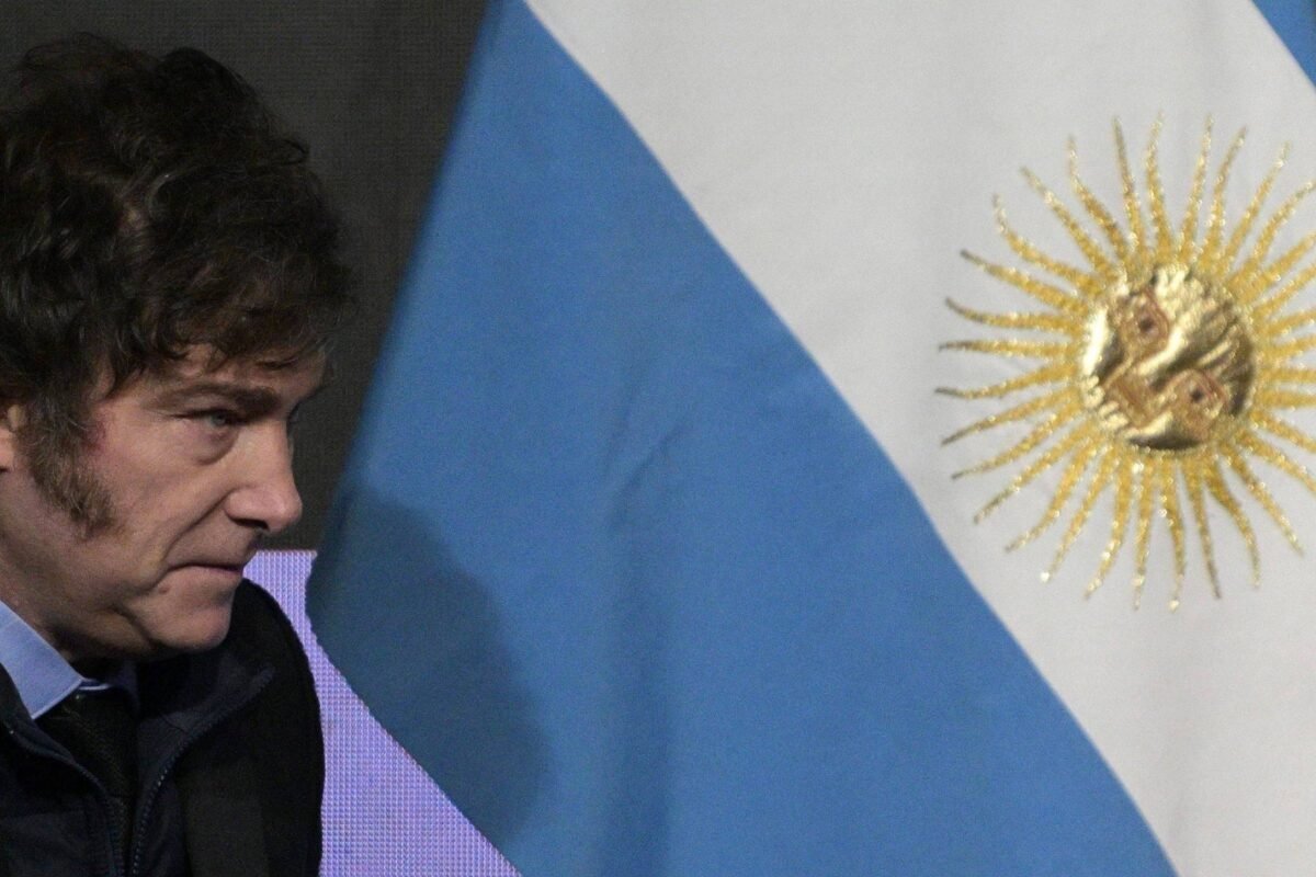 Argentina: Milei tenta limitar jornalismo com decreto - 07/09/2024 -