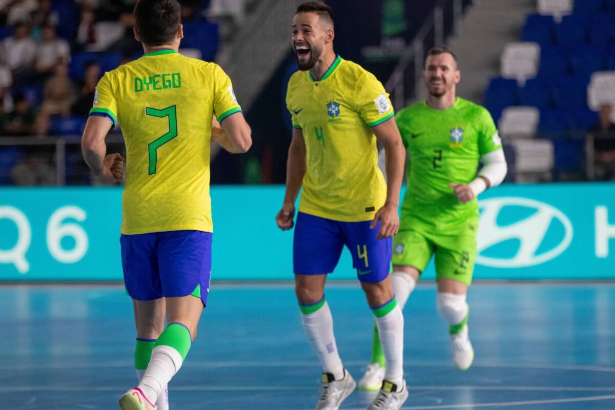 Brasil estreia no mundial de futsal com goleada sobre Cuba