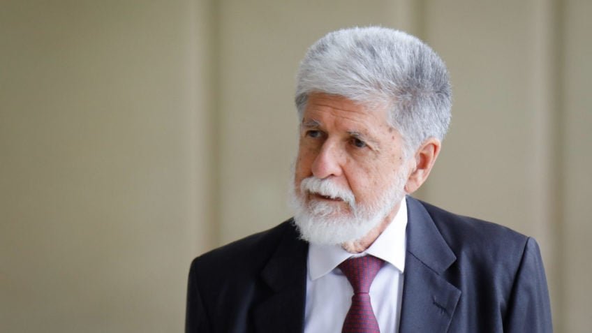 Celso Amorim descarta presença de Lula na posse de Maduro