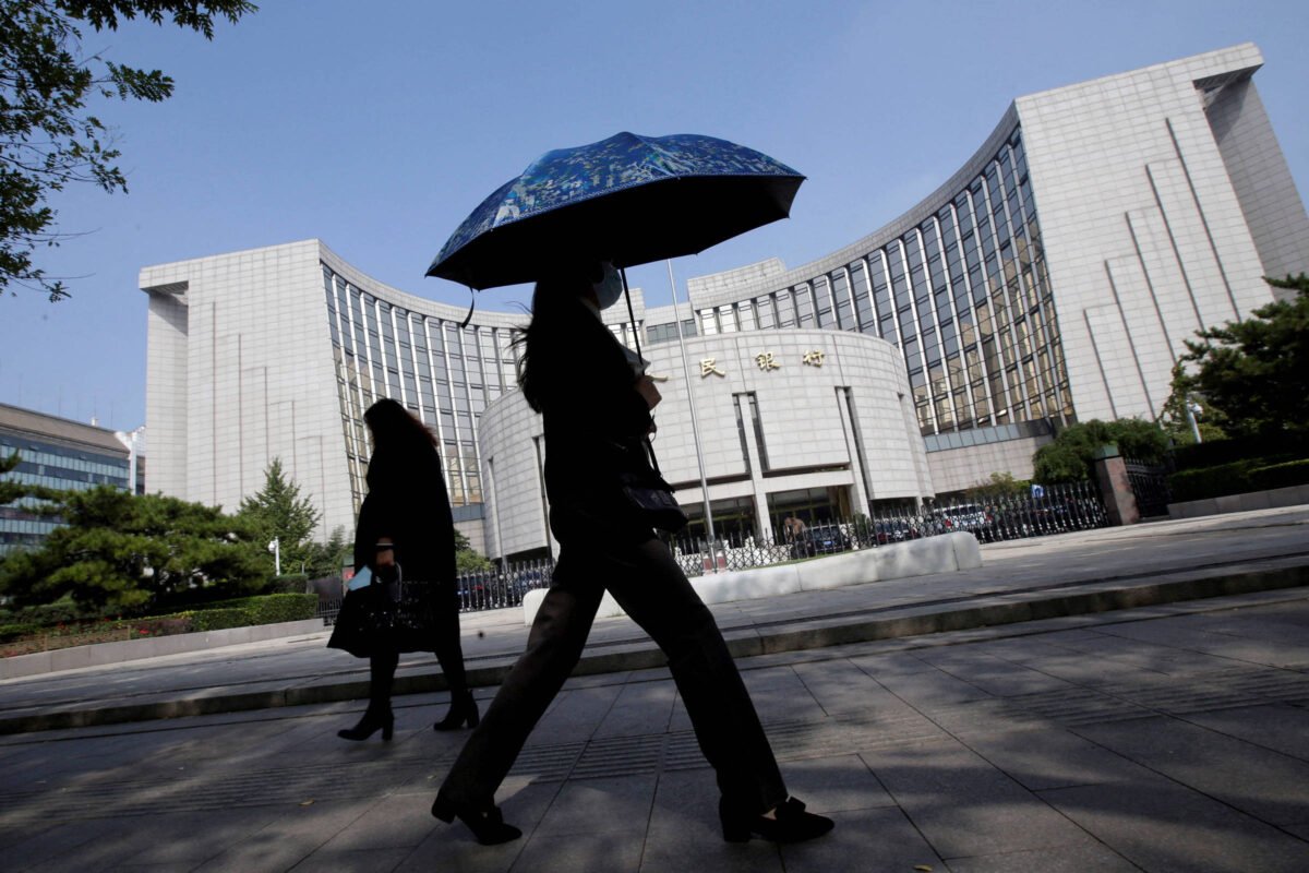 China ouve apelo de investidores, mas não muda estruturas -