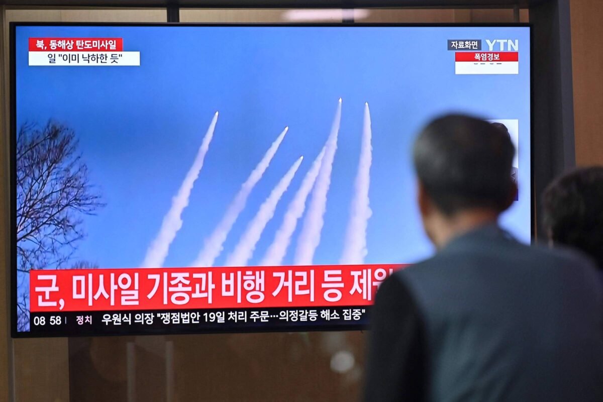 Coreia do Norte faz 1º lançamento de mísseis em dois