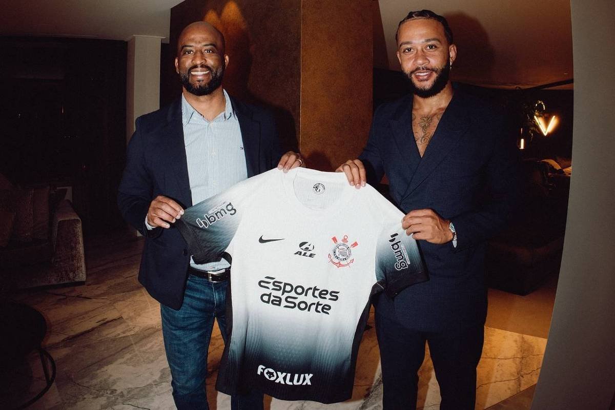Corinthians anuncia atacante holandês Memphis Depay - 09/09/2024 - Esporte