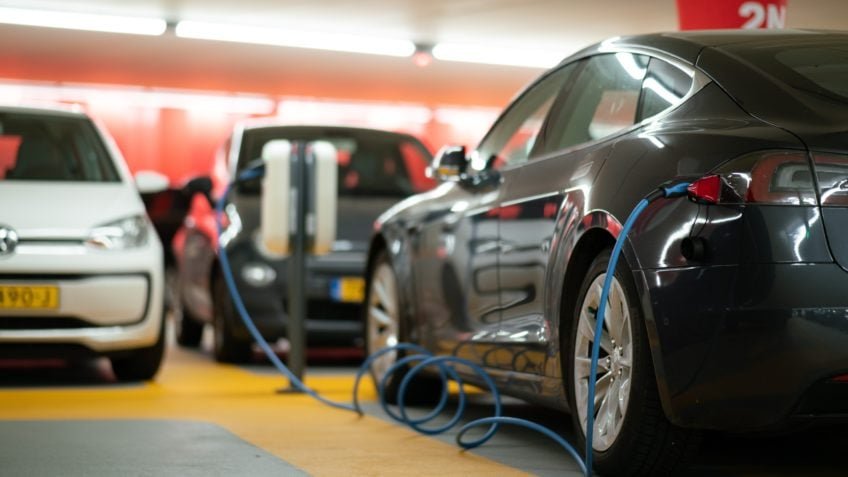 Estoque de carros elétricos trava mercado de revenda na Europa