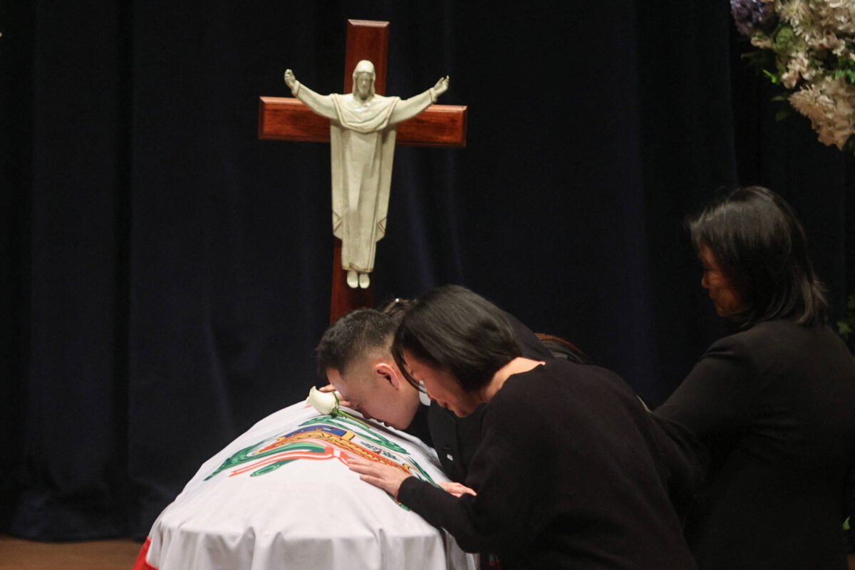 Fujimori é sepultado com honras de Estado no Peru -