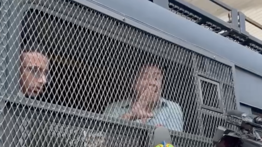 Glauber Braga é detido pela polícia em protesto de estudantes