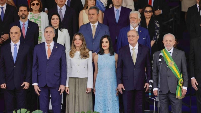 Ministros, juízes e políticos vão ao 7 de Setembro; leia