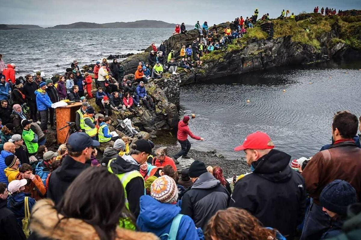 O excêntrico campeonato mundial de arremesso de pedrinhas - 14/09/2024
