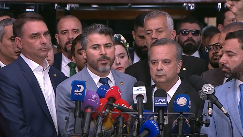 Oposição apresenta pedido de impeachment contra Moraes