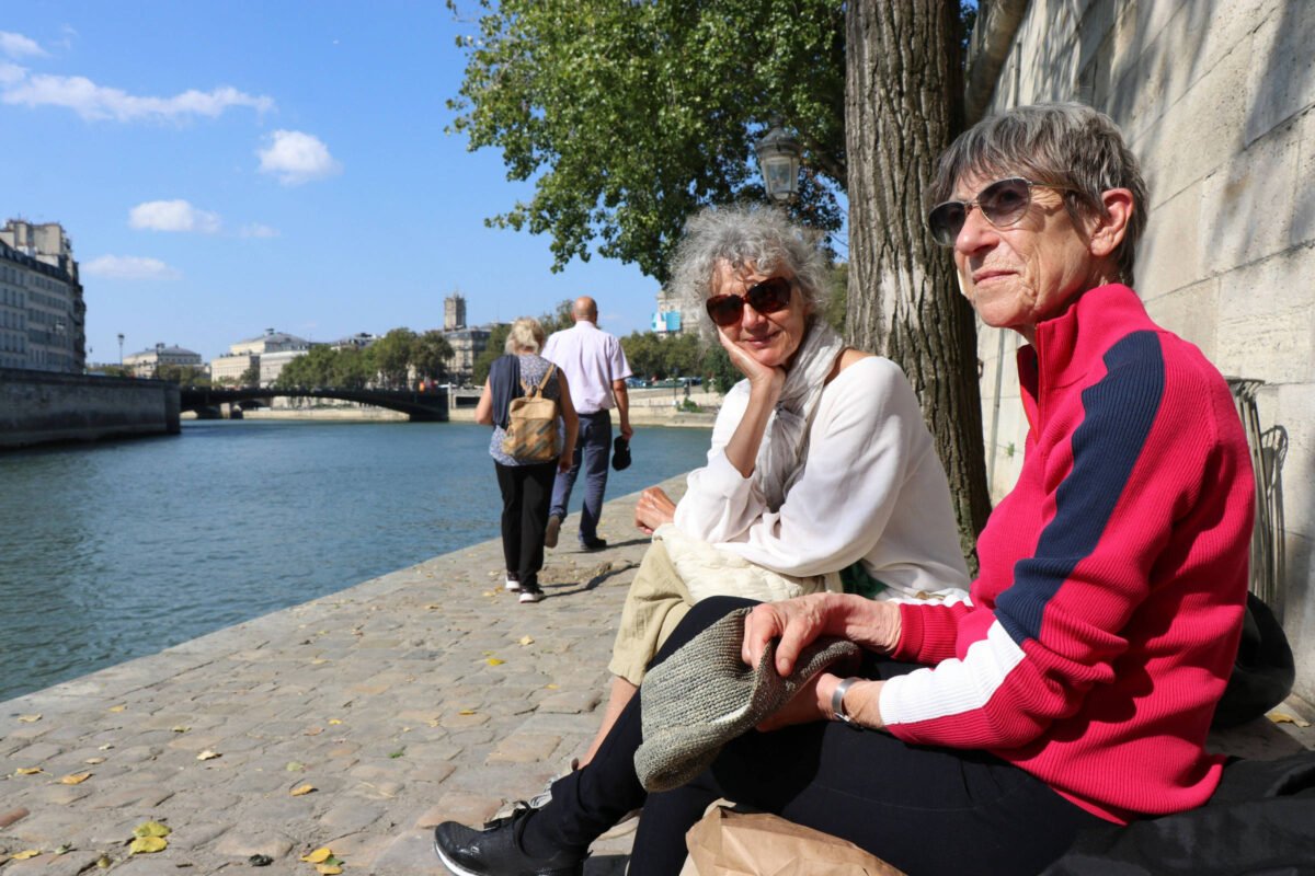 Paris melhora qualidade do ar com menos carros poluentes -