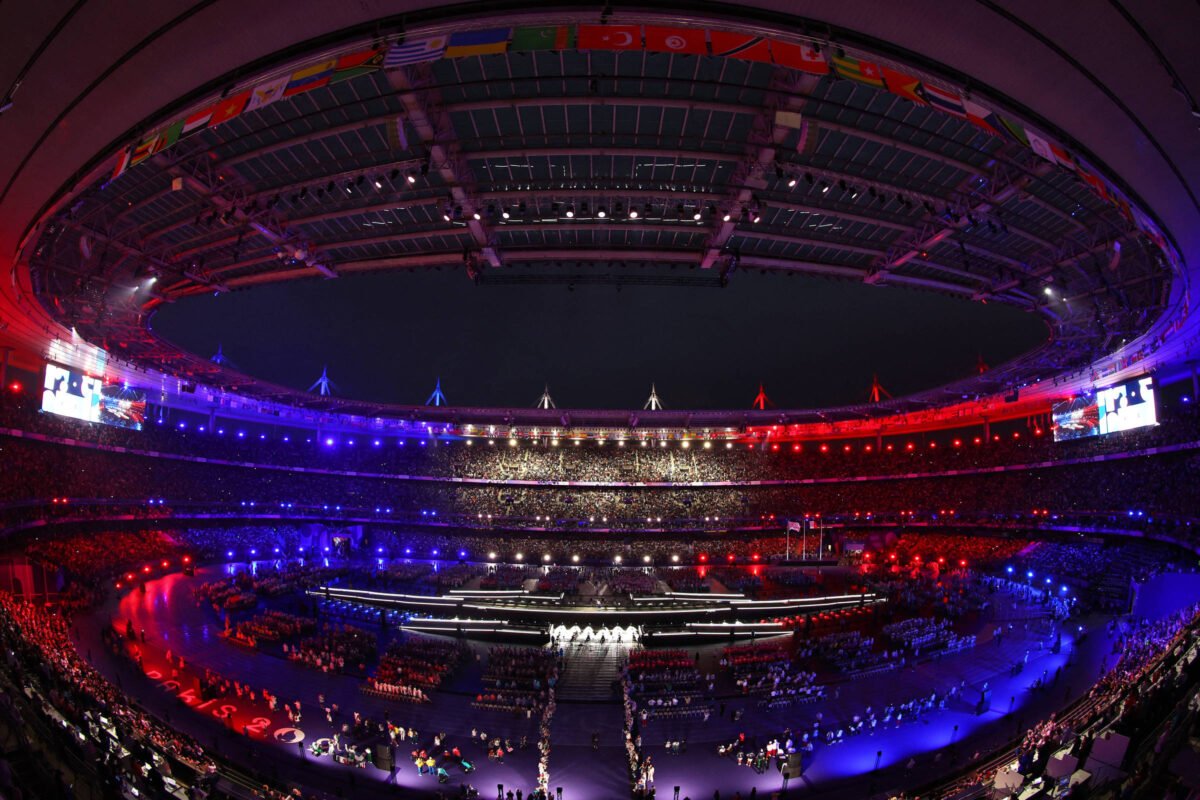 Paris se despede dos Jogos Paralímpicos com festa eletrônica e