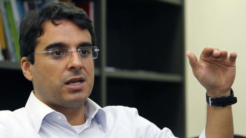 Secretário do MMA cita "conotação política" em queimadas