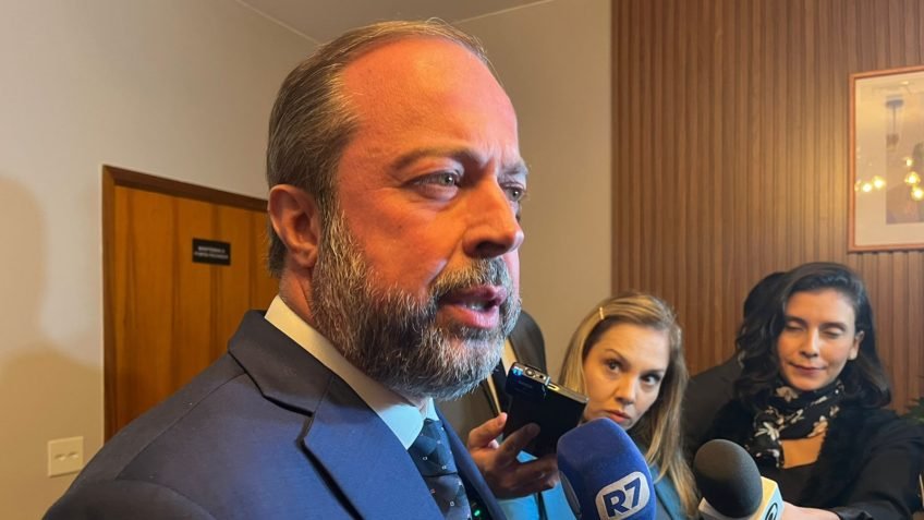 Silveira se esquiva sobre aumento da tarifa de luz no