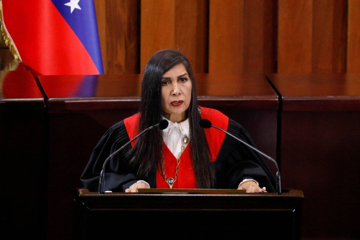Venezuela convoca embaixadora na Espanha para consultas - 13/09/2024 -