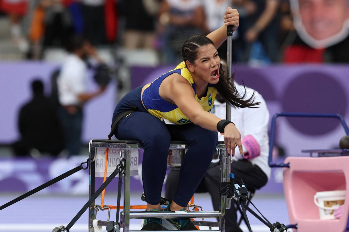 Wanna Brito bate recorde mundial, mas fica com prata -