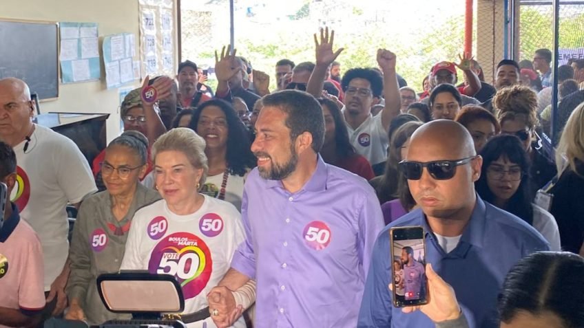 Ao votar, Boulos diz que desafio é vencer o “extremismo