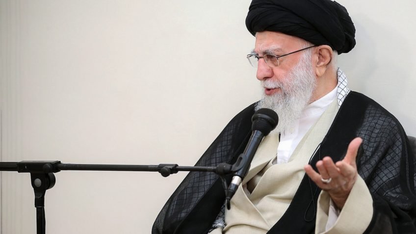 Conta de Khamenei em hebraico é suspensa no X