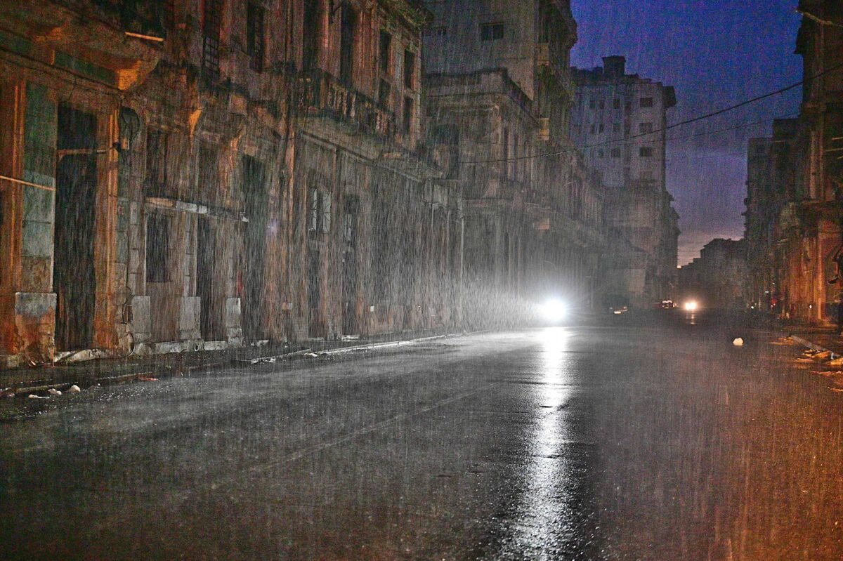 Cuba sofre novo apagão enquanto espera chegada de furacão -