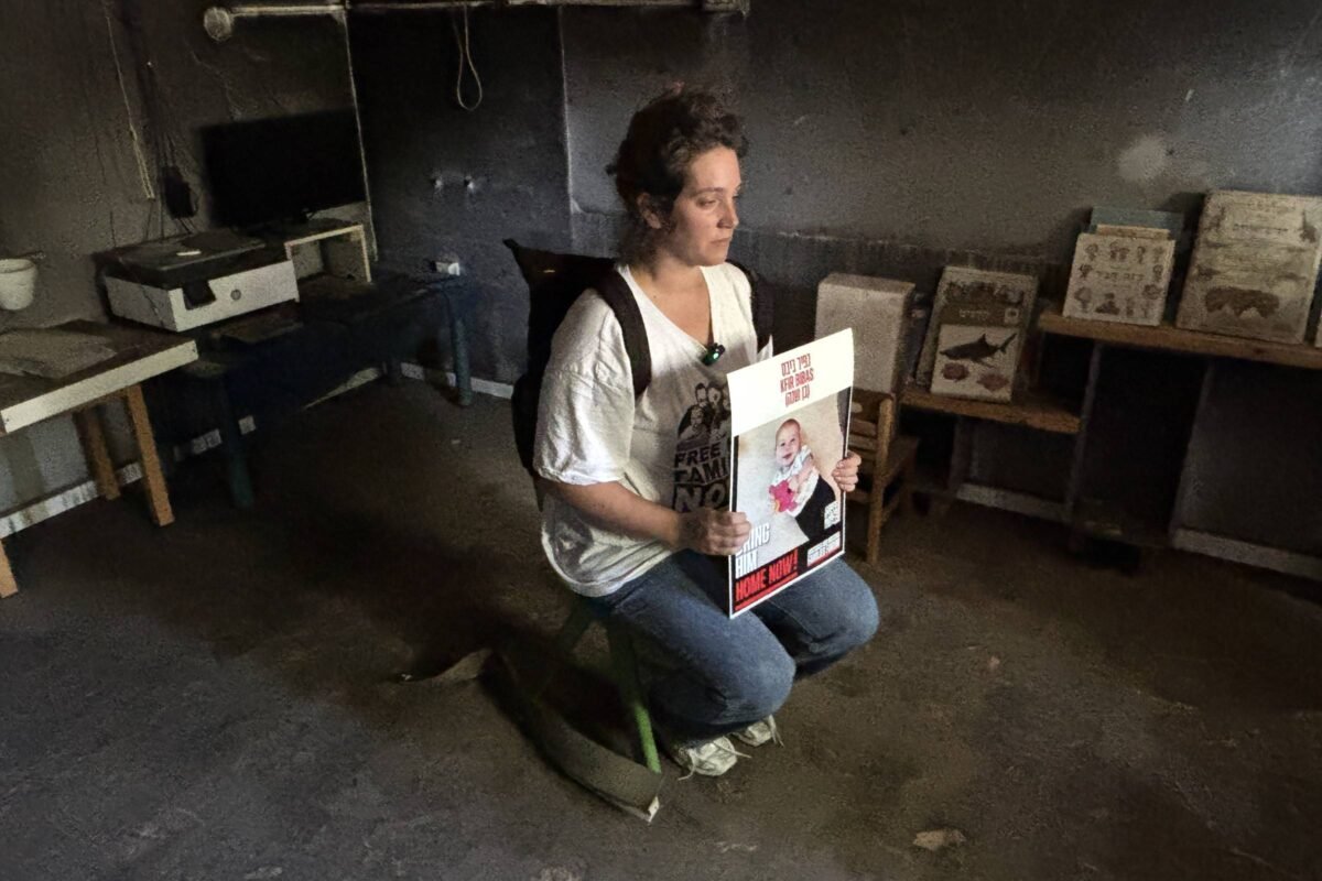 Luto e raiva consomem parentes de mortos e reféns do