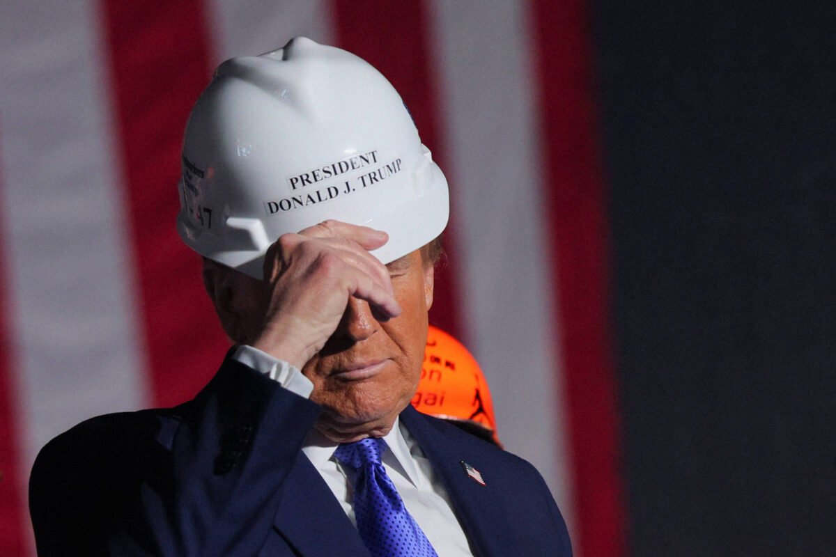 Maior fraude de Trump é fingir apoiar os trabalhadores -