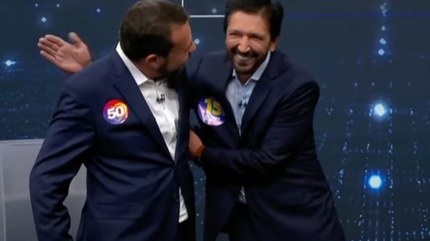 Nunes é um prefeito assustado e ficou tenso com abraço,