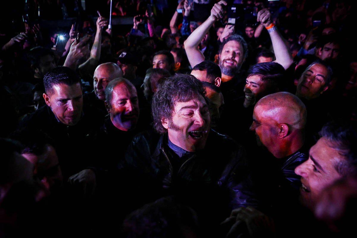 Popularidade de Milei patina, e ele mira legislativas - 13/10/2024