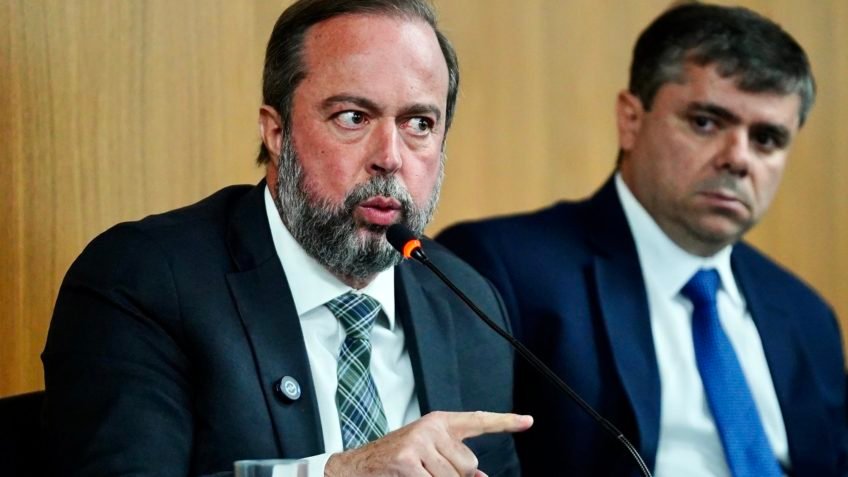 Silveira dá a Enel 3 dias para volta da energia