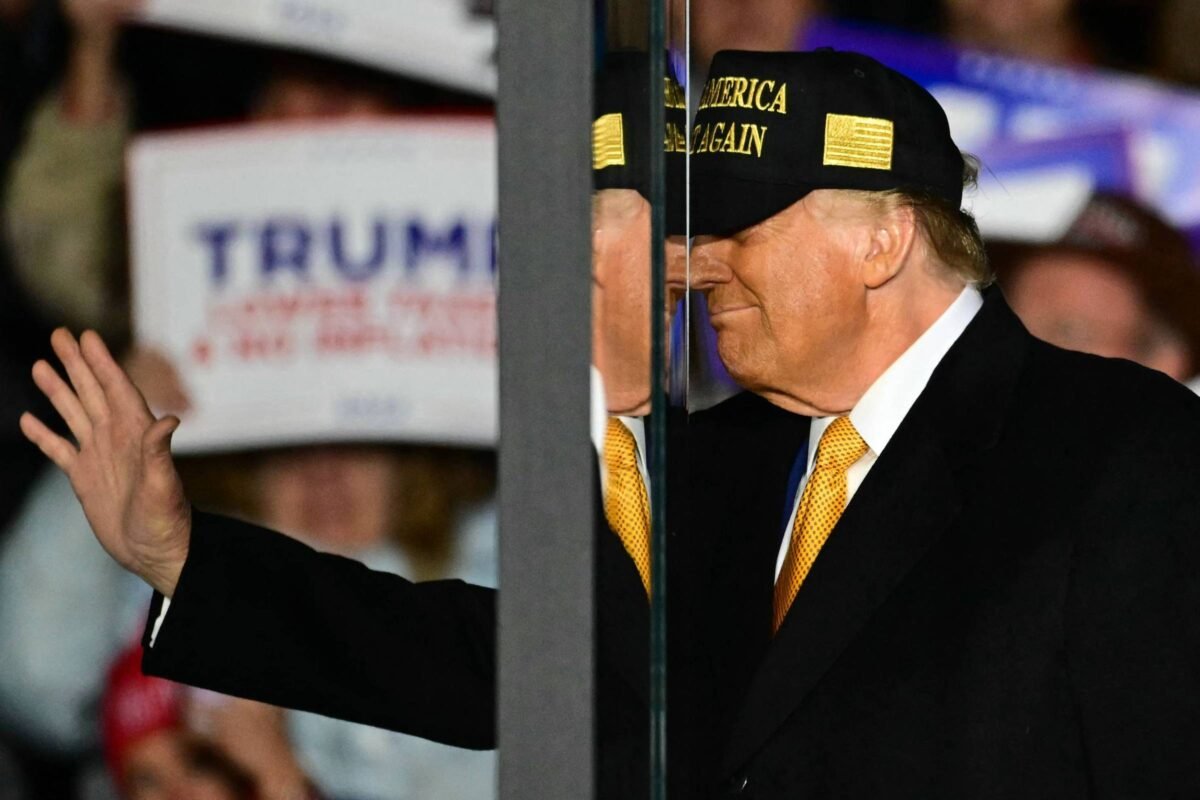 Trump defende fim de Imposto de Renda em podcast -