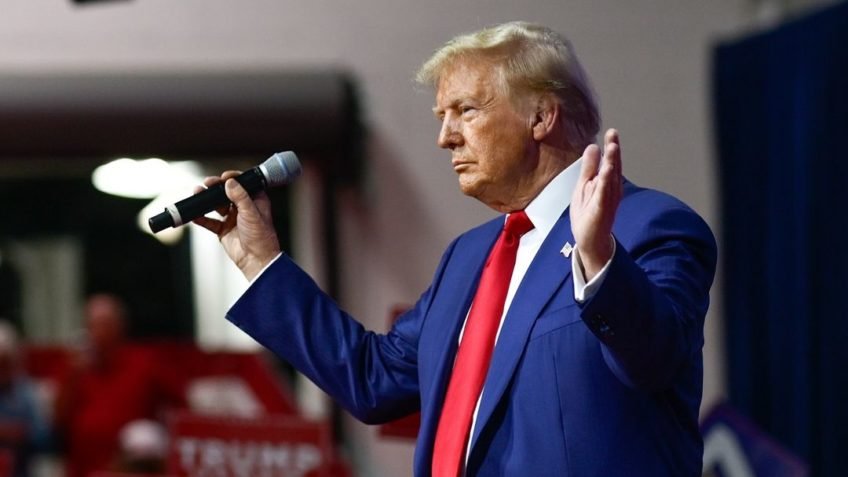 Trump diz que ameaçou atacar Moscou para evitar invasão da