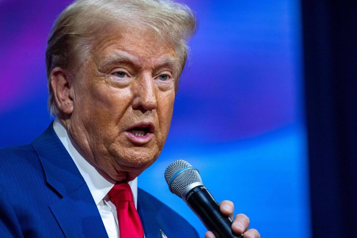 Trump fala em usar Exército contra inimigo interno - 14/10/2024