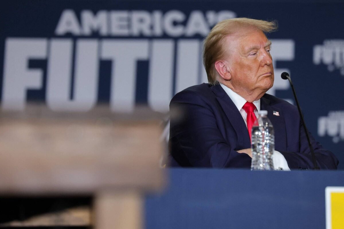 Trump sugere tarifas superiores a 200% para veículos do México